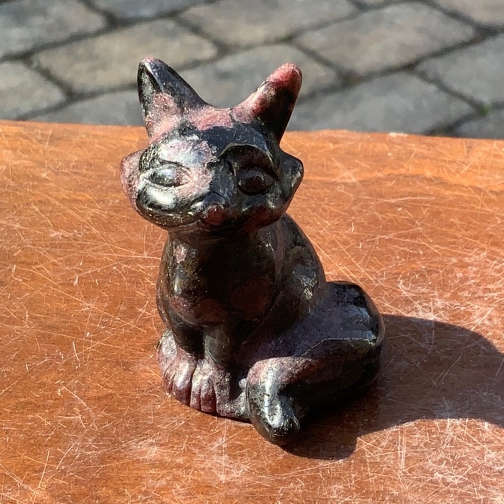 GARNET HAND CARVED FOX - Picture 2 of 7